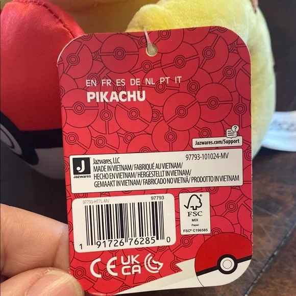 Pokemon Pikachu Yellow Plush with Heart - Picture 9 of 10